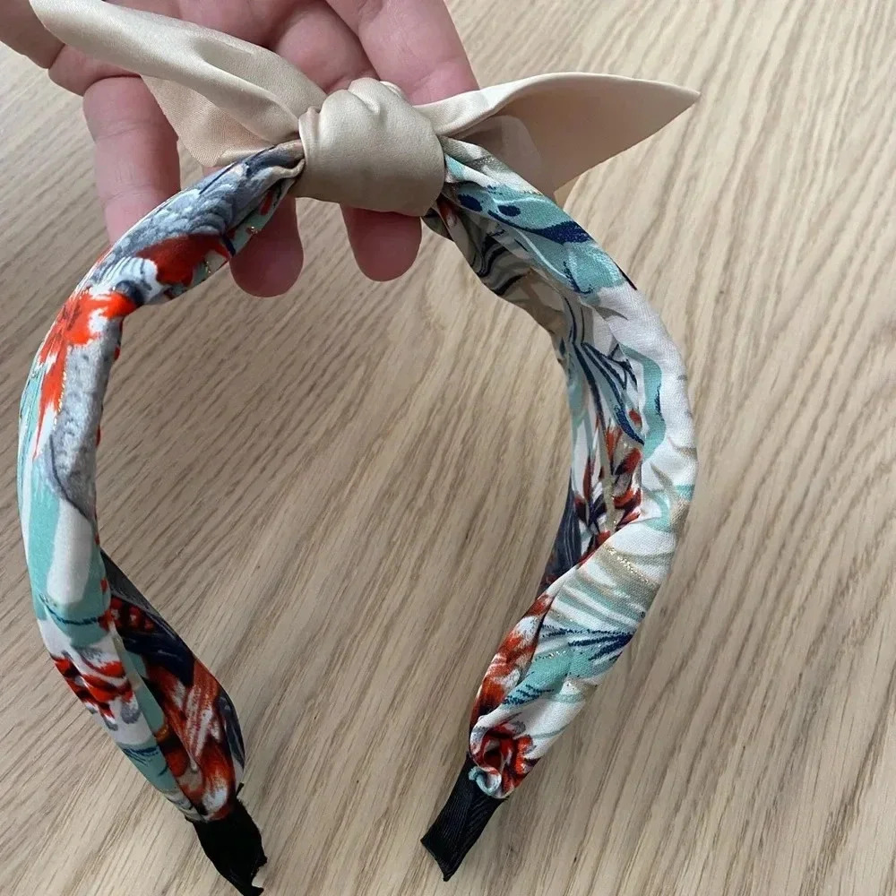 🆕Ivory Multi-print Bow Knot Headband🆕 - Picture 2 of 6